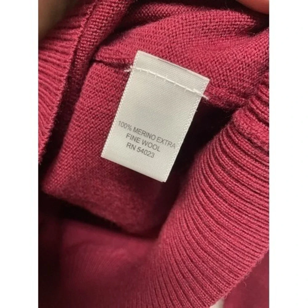 NWOT Banana Republic Burgundy Long Sleeve V-Neck Sweater Men‎ Large China Wool